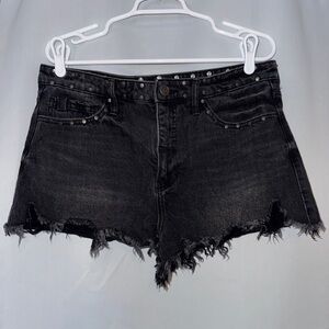 size 32 buckle jean shorts
